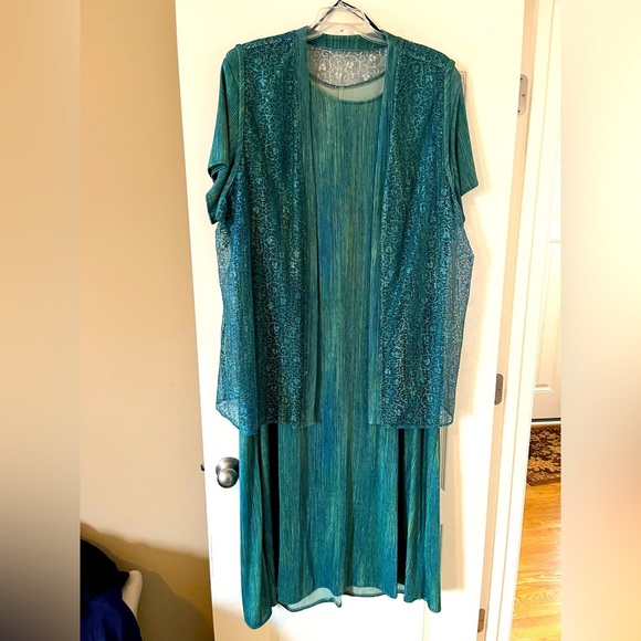 John Roberts Woman Dresses & Skirts - John Robert’s Woman Green Maxi Length Dress with Vest Overlay Size 24W
